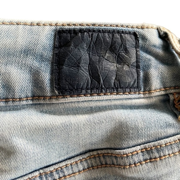 American Eagle Hi Rise Shortie Light Wash 10 - Picture 5 of 7